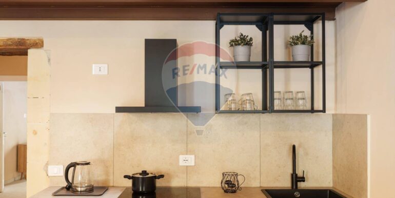 2025100195007-976917-39