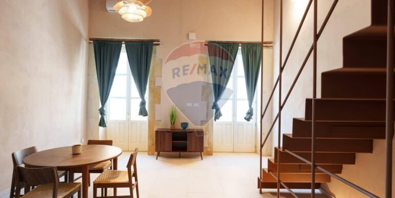 2025100195009-976917-40