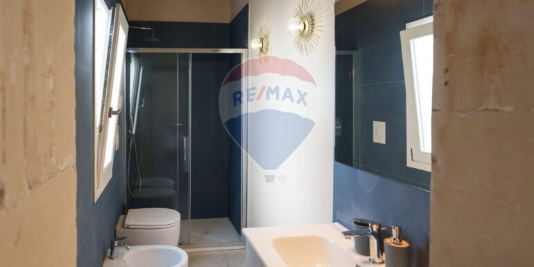 2025100195013-976917-42