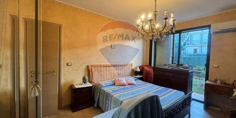 20251002115206-991129-10