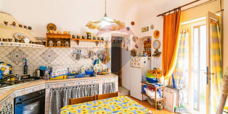 20251002191751-976631-63