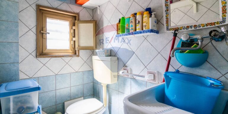 20251002191856-976631-74