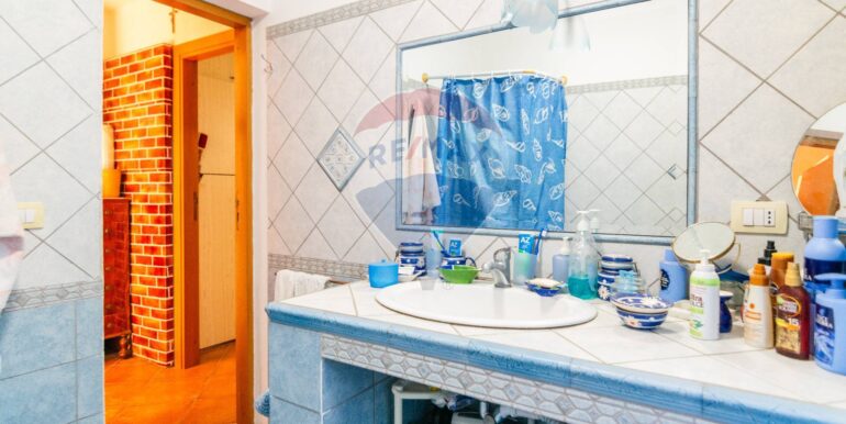 20251002191911-976631-77