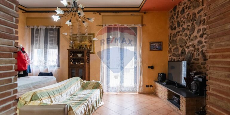 20251004101740-991618-18