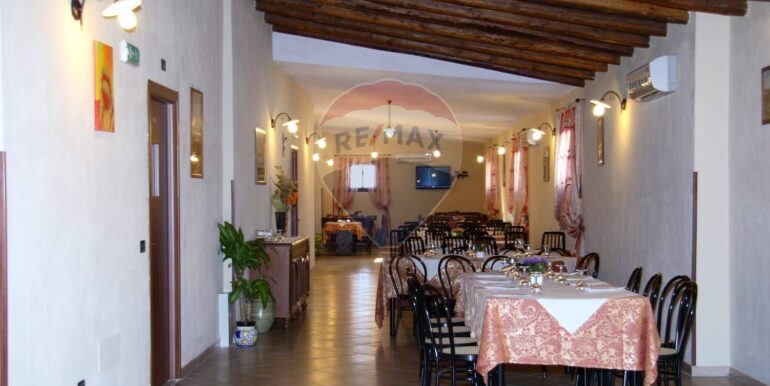 20251006230353-988845-1