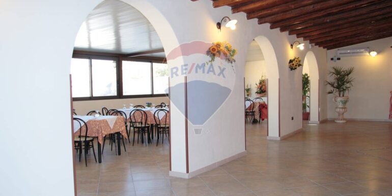 20251006230359-988845-3