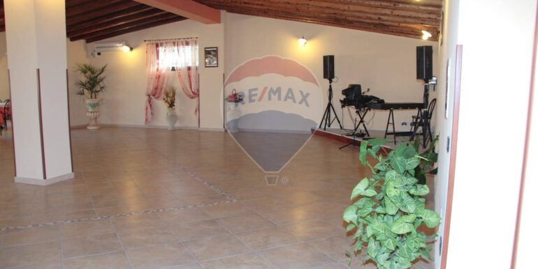 20251006230403-988845-5