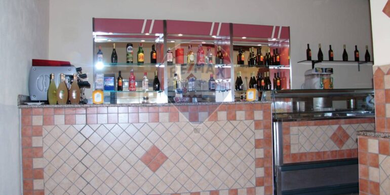 20251006230408-988845-7