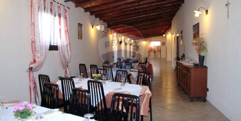 20251006230415-988845-10