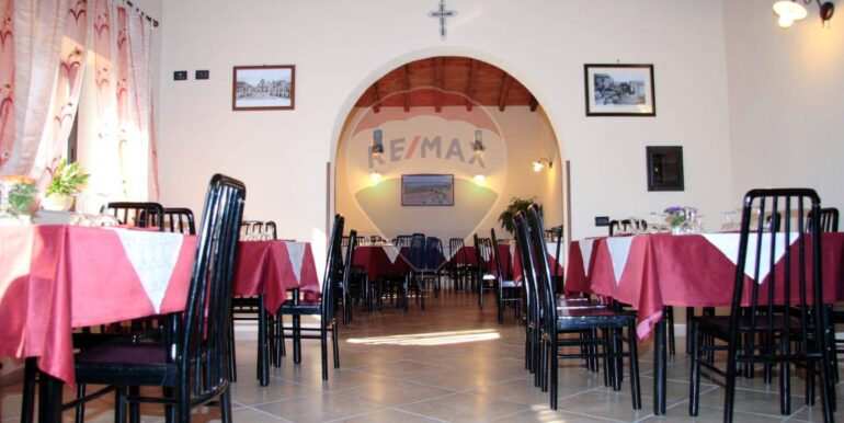 20251006230417-988845-11