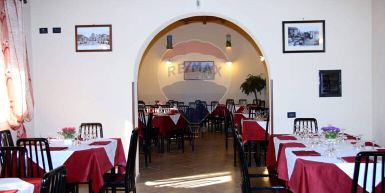 20251006230420-988845-12