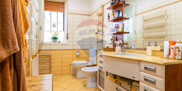 20251007121613-992077-10