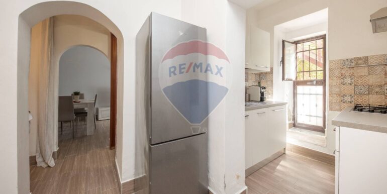 20251007123046-992090-8