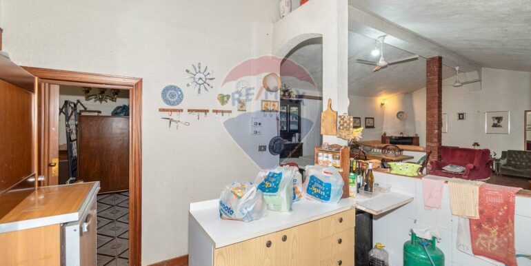 20251007184434-992331-23