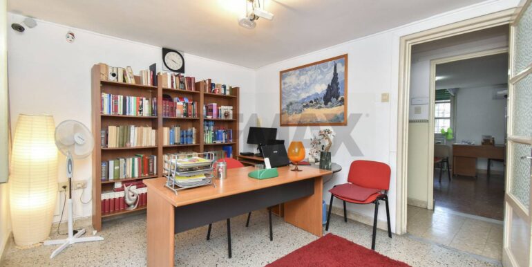 20251008113606-992460-12