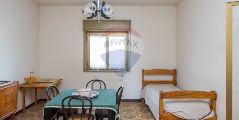 20251008225228-990787-17