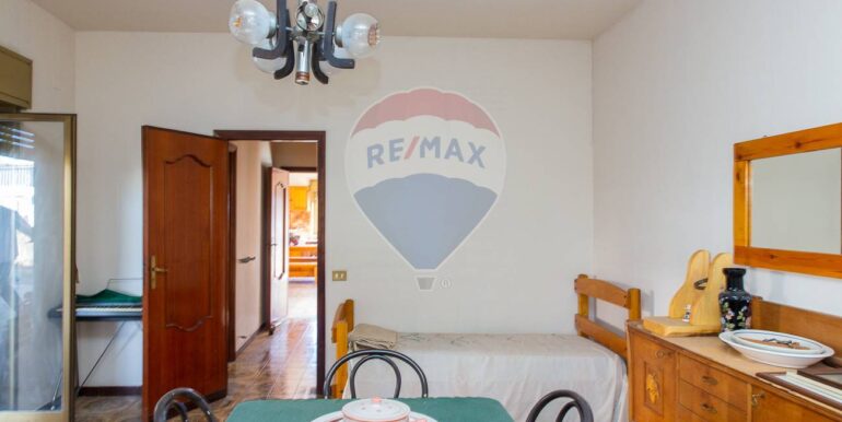 20251008225231-990787-18