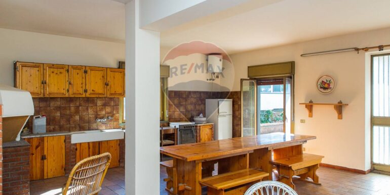 20251008225248-990787-24