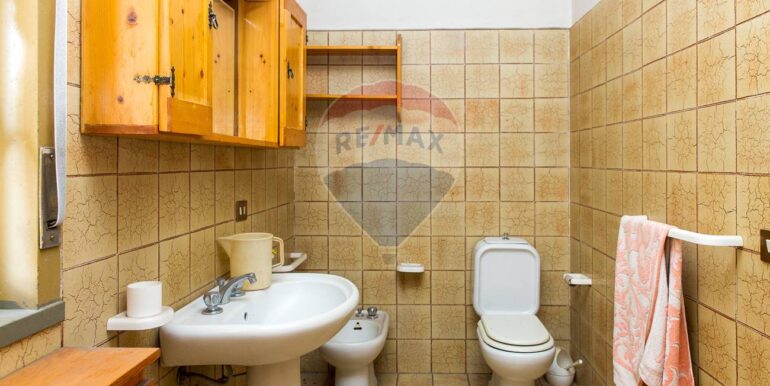 20251008225251-990787-25