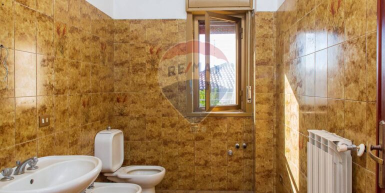 20251008225330-990787-38