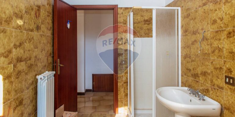 20251008225333-990787-39