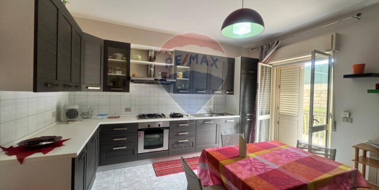 20251009100455-992635-10