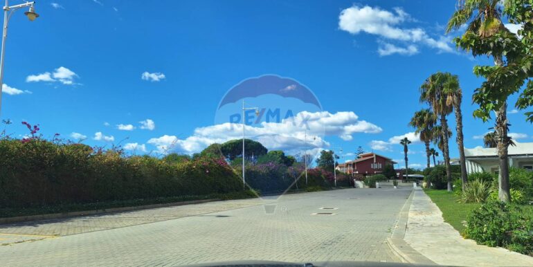 20251009182350-991849-17