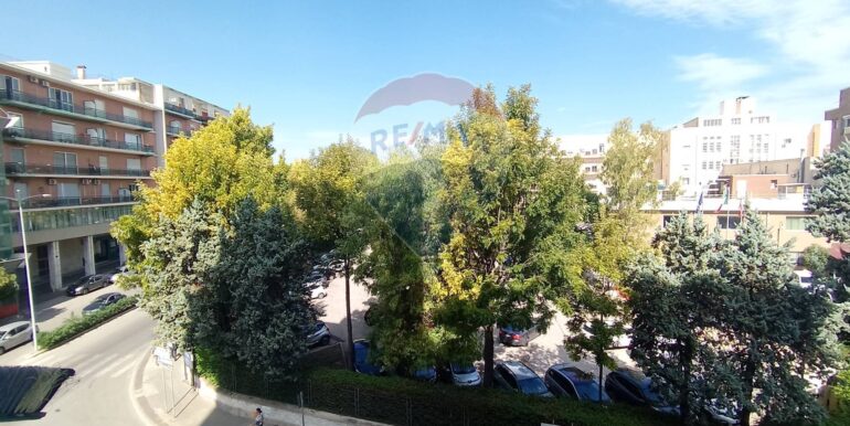 20251010174228-993018-17