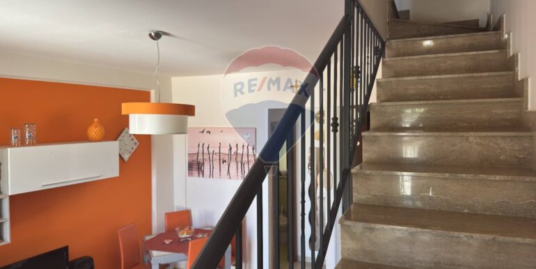 20251014115643-993563-15