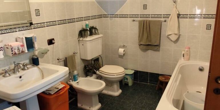 20251014195358-993702-29