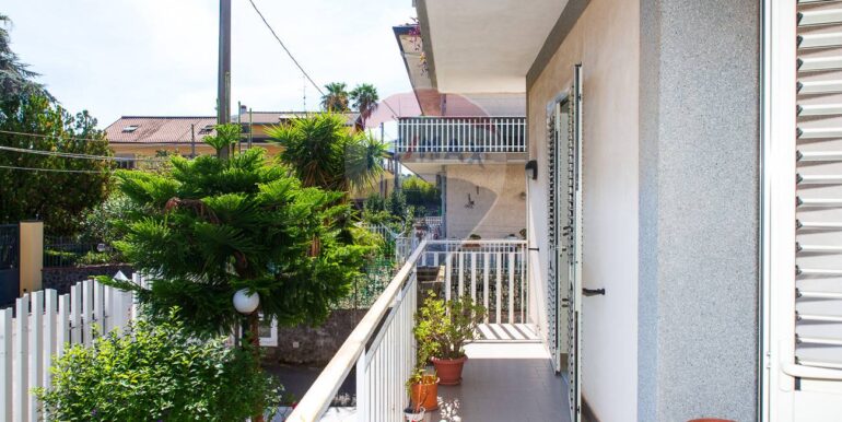 20251015120106-993789-18