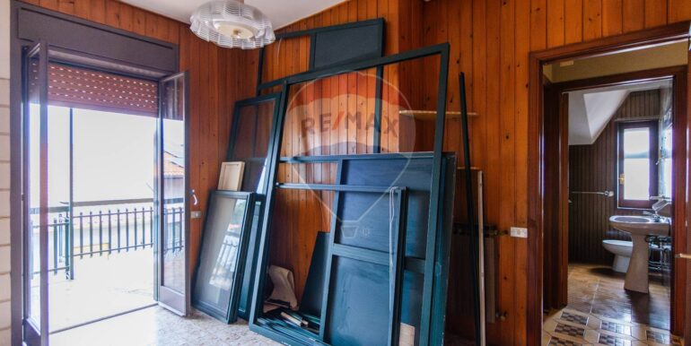 20251016190901-991992-39