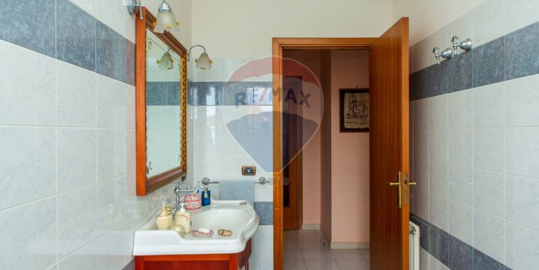 20251018223338-994426-32