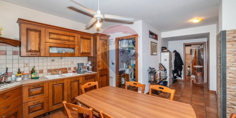 20251021134005-994800-11