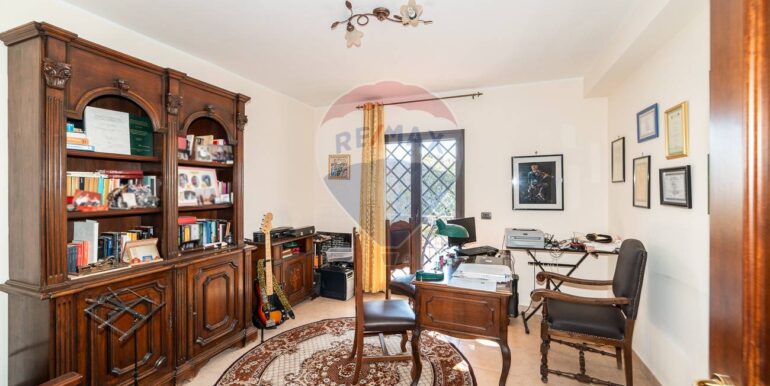 20251021134039-994800-22