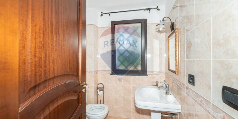 20251021134046-994800-24