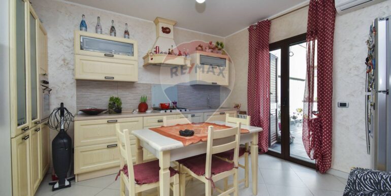 20251021182321-995180-12