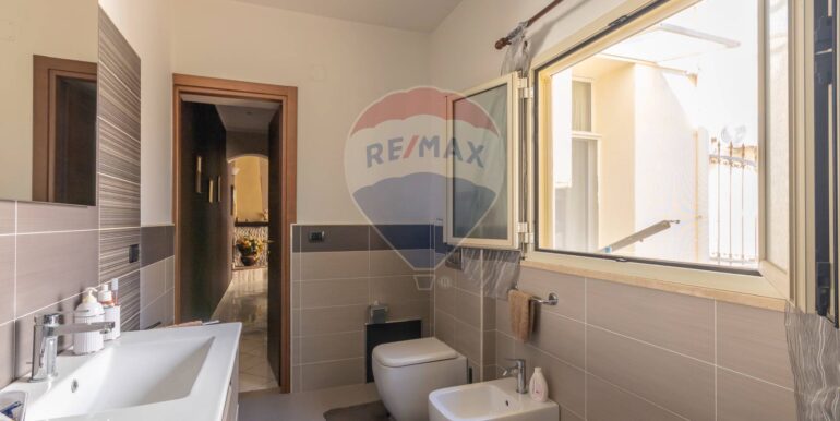 20251022170516-994202-15