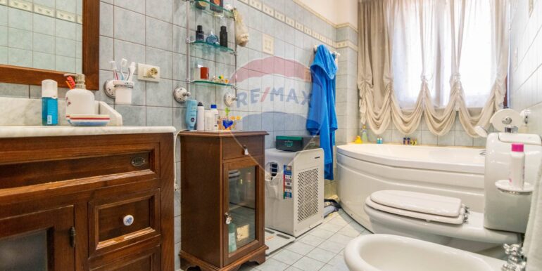 20251024162213-995953-12