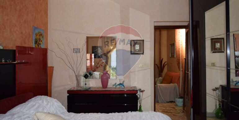 20251027173903-996351-12