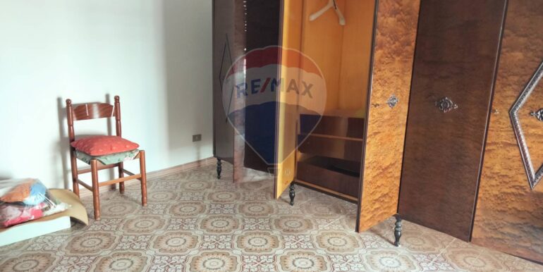 20251027184245-996402-12