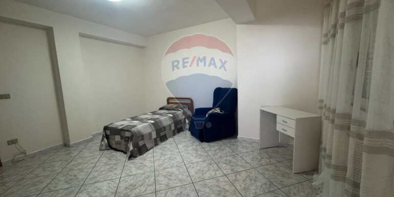 20251027184545-996398-8