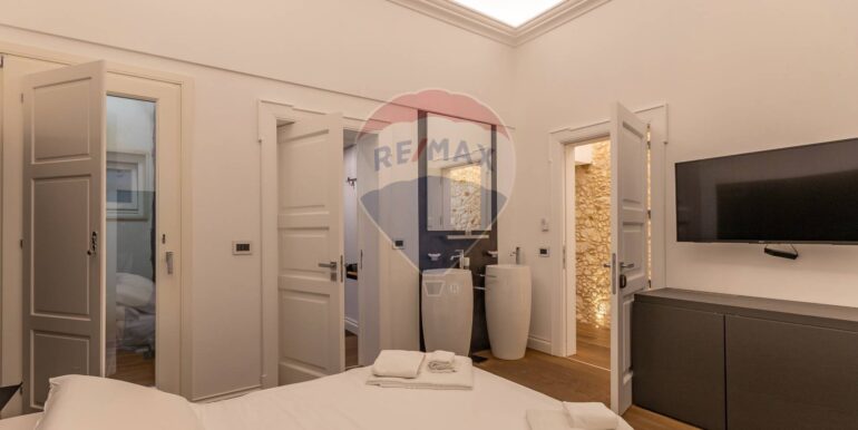 20251027185321-993929-12