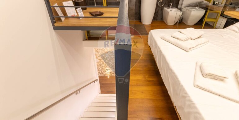 20251027185346-993929-18