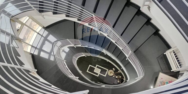 2025102793830-996008-9