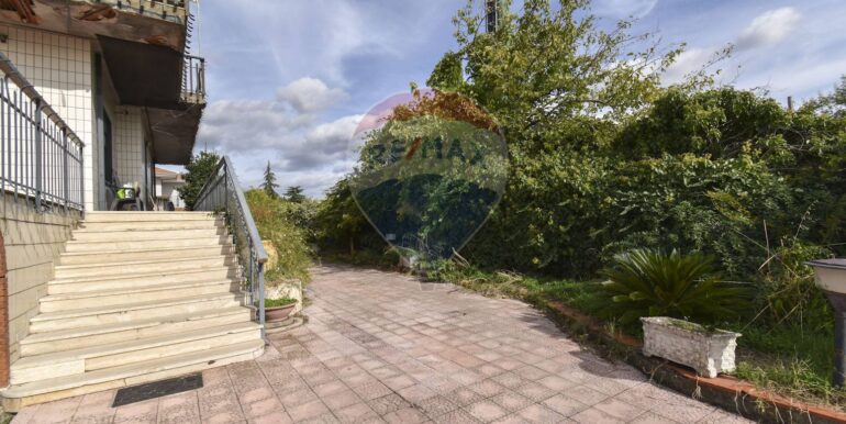 20251028114659-996459-6