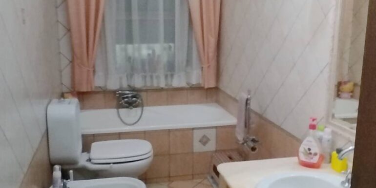 20251030224708-997382-11