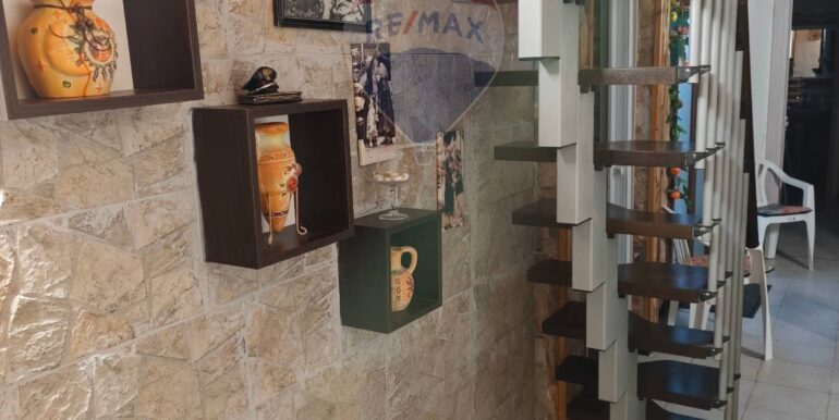 20251102190145-852924-18