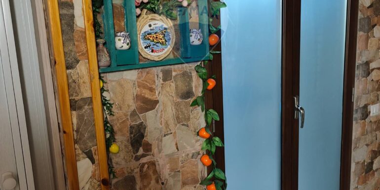 20251102190214-852924-23