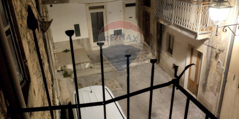 20251102214240-997657-17